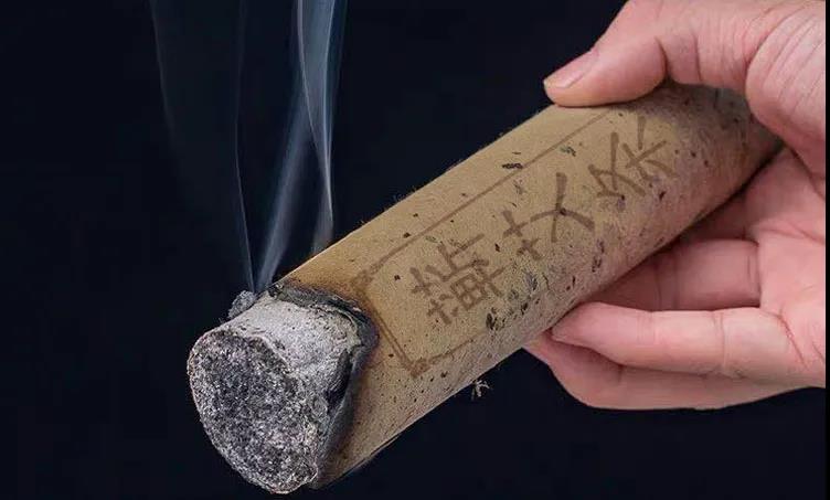 學(xué)會(huì )這5種艾灸手法，在家也能做艾灸