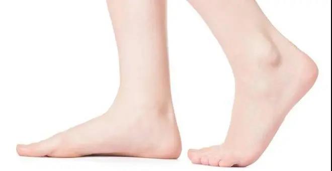 腳底艾灸你以為只是祛寒？竟還有這樣的功效！