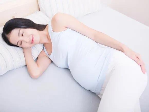 一個(gè)好的睡姿決定健康程度！這兩種姿勢不僅舒服，還能補腎，快試試吧!