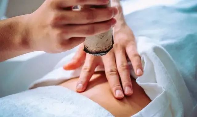 夏天汗味重？艾灸幫你“除臭”，減少尷尬